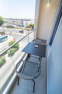 Spacious 1BR home with comfortable bed with WIFI & AC - - 2