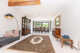 MOONGATE by BOURNECOAST - A Delightful Chalet Bungalow with a Garden and Parking - HB10672 - 8