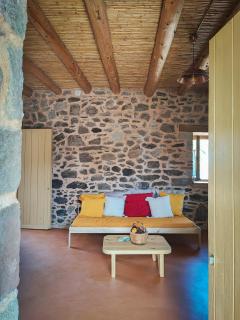 Το Καμίνι, πέτρινη κατοικία πάνω στη θάλασσα The Kiln House Kamini, Retreat on the beach - 2