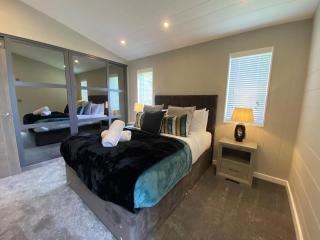Sandbanks 2 bed Lodge - L2 - Brynteg - 4