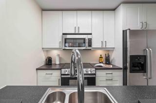 Downtown Corner Suite with City Views and AC for 6 Guests - Vancouver - 5