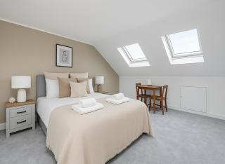 Spacious House with Garden - London - 9