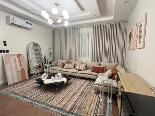 Luxury apartment with bedroom and living room - Jeddah - 7