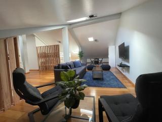 Picturesque Penthouse - 4