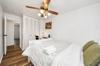 Luxury 4BR Katy Home Sleeps 10 with Game Room and Large Fenced Yard - Houston - 5