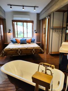 O Refúgio 202 Loft Exclusivo com Banheira Vitoriana em Gramado - Gramado - 0