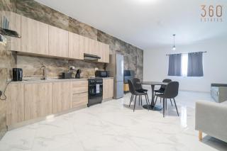 Spacious 1BR home with comfortable bed with WIFI & AC - - 3