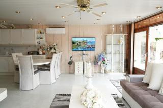 Chalet with waterfront sauna and boat - 5