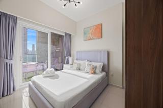 Burj khalifa and Canal views - Luxury Apartments for Rent in Dubai Business Bay - 3