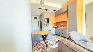 Twin Towers Sea View 2BR apartment &Private Garage - 7