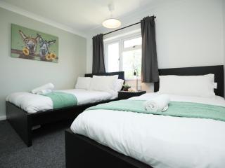 Perfect for Contractors, Tradespeople, pvt parking - Bristol - 2