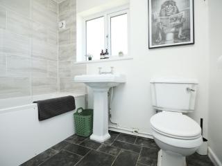 Perfect for Contractors, Tradespeople, pvt parking - 5