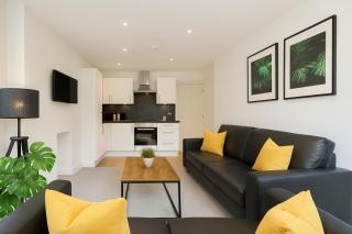 8 Person, 4 Bedroom Light, Warm & Modern Apartment - Cardiff - 4