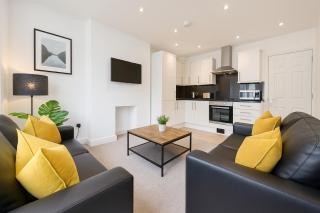 8 Person, 4 Bedroom Light, Warm & Modern Apartment - Cardiff - 3