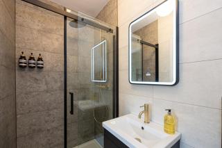 Luxury 3 Bed Full House with Free Parking - Manchester - 2