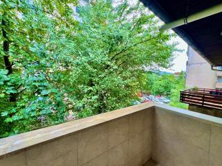 Spacious Two-Bedroom Apartment with Free Parking - Sarajevo - 8
