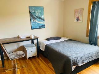 Le1226-Private Room 4 with Free WIFI and Parking - 1