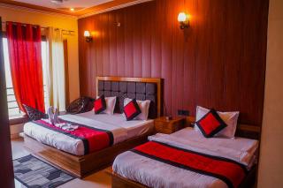 THE Grahil Hotel & Restaurant !Awarded Hotel ! BALCONY ROOMS With BEST Valley View Roof top Cafe ! Near JW Marriott Mussoorie - Mussoorie - 0