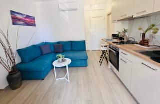 Modern Balcony Apartment , Delta Hospitality - Ofrínion - 9