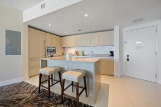 Luxury 2BR Beachfront Rooftop Pool and Spa - Hollywood - 4