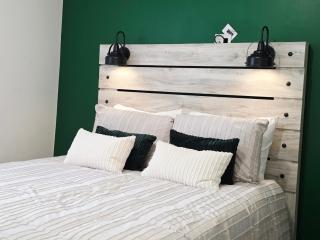 Rustic Retreat and Smokehouse Eats - 5