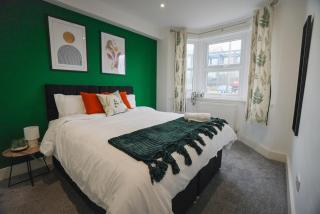 The Tenstay -Stylish 5BR Home Near It All - Ifield - 2