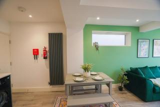 The Tenstay -Spacious 5BR Home Close To All - 1