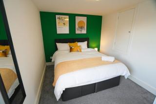 The Tenstay -Stylish 5BR Home Near It All - Ifield - 3
