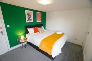 The Tenstay -Stylish 5BR Home Near It All - Ifield - 8