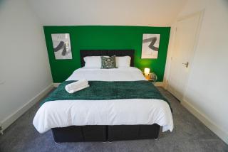 The Tenstay -Stylish 5BR Home Near It All - Ifield - 9