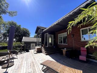 Stylish Villa, Terrace & Garden - 5