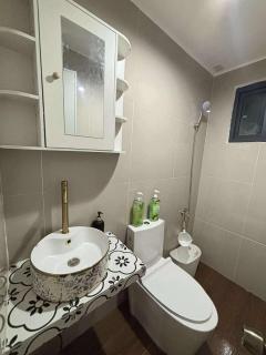 2 bedroom cute log house in Bacolod- near NGC - 8