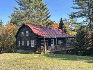 New! Designer 3BR Cabin Walk to Pond Mtn Views - Peru - 5