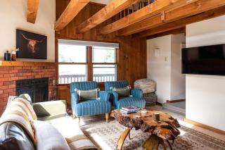 New! Designer 3BR Cabin Walk to Pond Mtn Views - 1