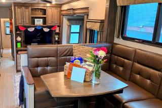 Luxury RV on 10 Private Acres Bring your pup - 8
