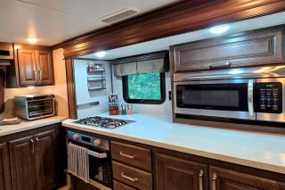 Luxury RV on 10 Private Acres Bring your pup - 2