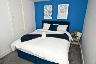 Trendy 5 Bedroom Home-Family-Friendly - Fast WiFi - Parking - 1