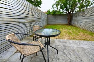 Perfect for Families 5 Bedroom Home- Free WiFi - Parking - 4
