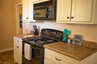 Spacious Home - Pet Friendly with Fenced Backyard - Del City - 2