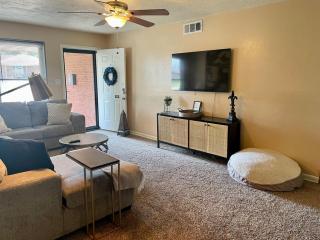Spacious Home - Pet Friendly with Fenced Backyard - Del City - 6