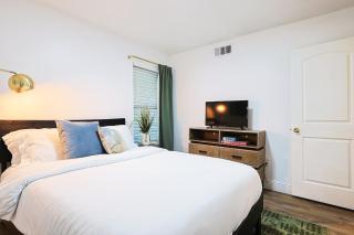 The Dallas Hub - Spacious 4BR - Prime location - 4