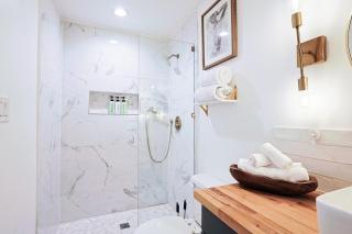 Spacious 4BR Central Dallas Home - Firepit & Game Loft - 2