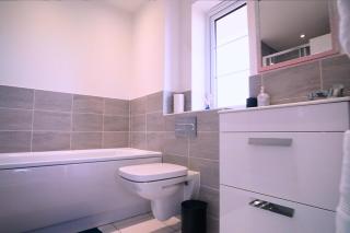 Grandeur at Kennedy-Spacious 5 Bedrooms- Sleeps 9-WiFi- Parking - 2