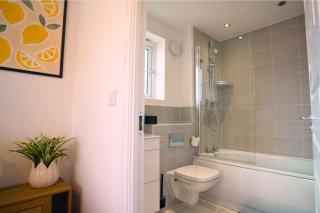 Grandeur at Kennedy-Cosy Getaway-5 Bedrooms- Sleeps 9-WiFi- Parking - 5