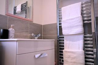 Grandeur at Kennedy-Modern Getaway-5 Bedrooms- Sleeps 9-WiFi- Parking - 5