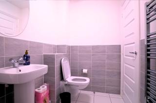 Grandeur at Kennedy-Elegant Getaway-5 Bedrooms- Sleeps 9-WiFi- Parking - 5