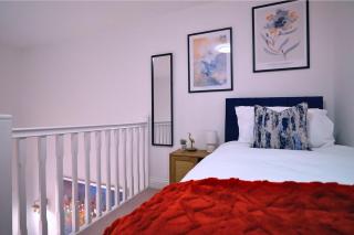 Elegant Kennedy Getaway - 5BR Home for 9 with WiFi & Parking - 6