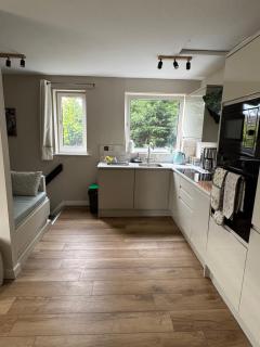 Warren Hey - Lovely 1 bedroom property with garden - Wilmslow - 0