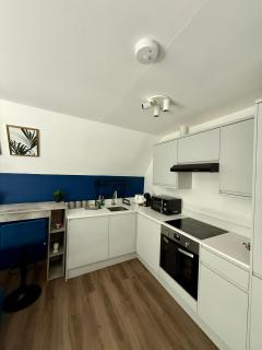 Modern 2-Bed Apartment - Near Train and Town - Parking Available - High Wycombe - 5