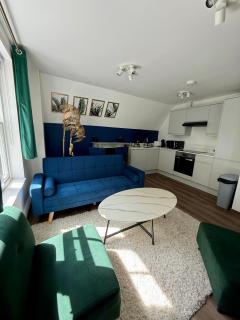 Modern 2-Bed Apartment - Near Train and Town - Parking Available - High Wycombe - 8